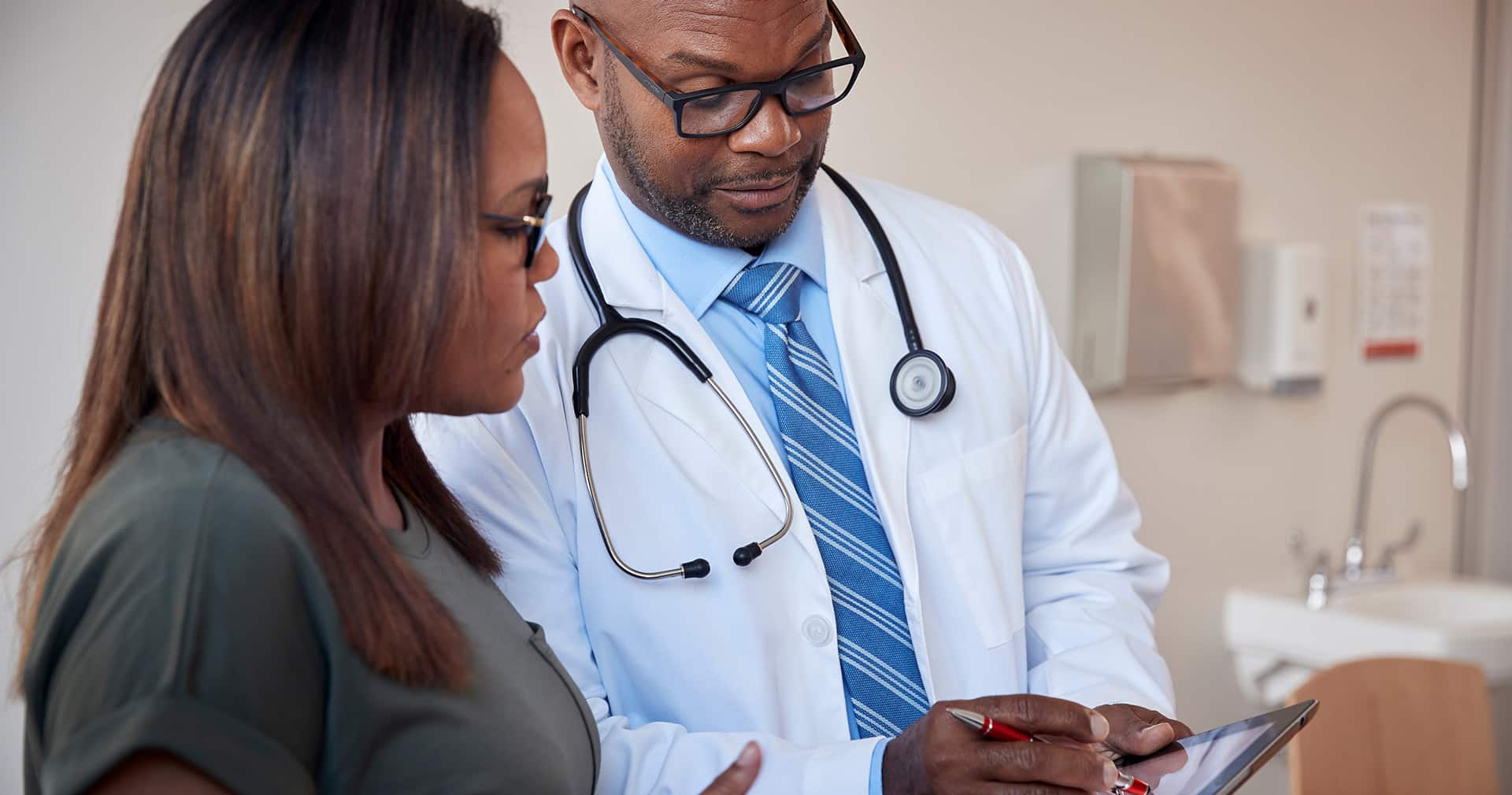 Doctor explaining their integrated payment plan to patient.